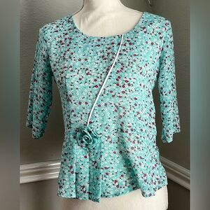 - KNQ WOMENS TOP, AQUA FLORAL, size medium